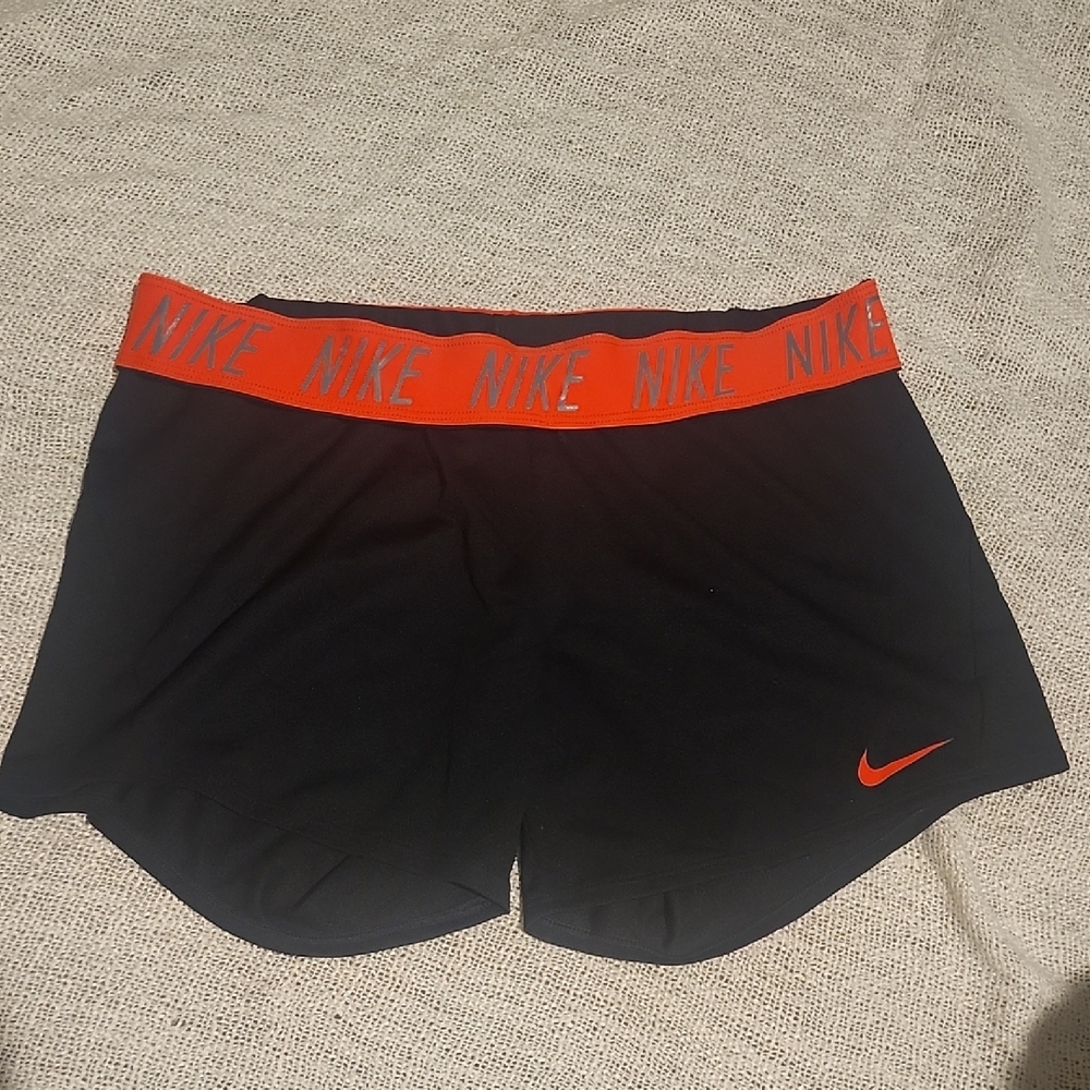 Nike Women's Athletic Shorts in Black and Pink